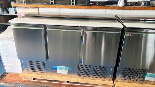 VENDITA ATTREZZATURE RISTORAZIONE : SALADETTE REFRIGERATA 3 SPORTELLI