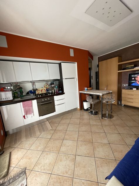 Monolocale con ampio terrazzo e cantina - Foto 2