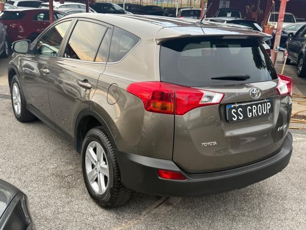 RAV4 2.0 D-4D 2WD-UNIPRO-TAGLIANDI CERTIFICATI - Foto 7