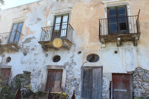 Lipari Isole Eolie.rif. 997. Vendesi interessante antica casa patronale stori