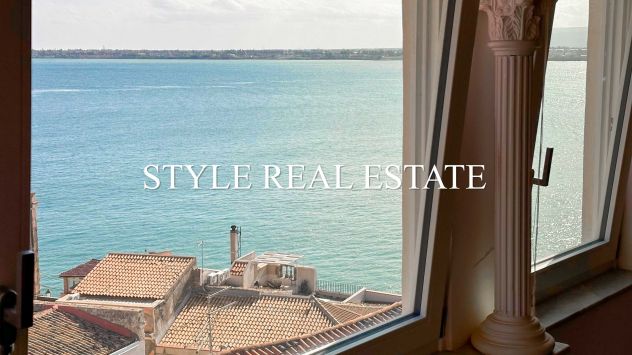 ORTIGIA – UN ATTICO UNICO NEL SUO GENERE, CON VISTA MARE E TERRAZZO A DUE PASSI - Foto 8