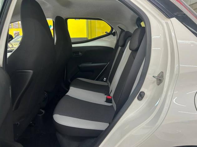 Toyota Aygo 1.0 VVT-i 69 CV 5 porte x-black TSS - Foto 7
