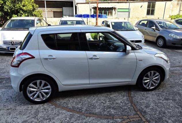 Suzuki Swift 1.3 DDiS FULL NAVI SENSORI TETTO GARANZIA - Foto 5