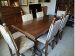 Tavolo classico in legno con 6 sedie rivestite