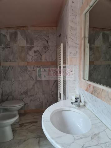 Semindipendente di ampia metratura con giardino privato e garage - Foto 5