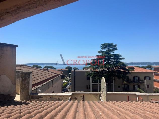 Trevignano Romano – Appartamento con mansarda e posto auto in pieno centro