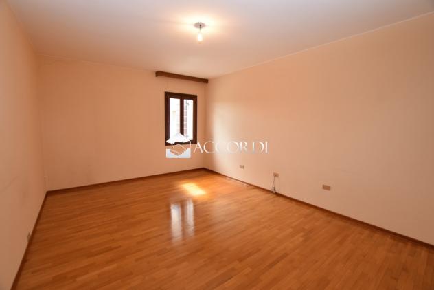 VILLA A SCHIERA di 7 vani e di 250 mq (VOLPAGO DEL MONTELLO) rif. RS677 - Foto 6