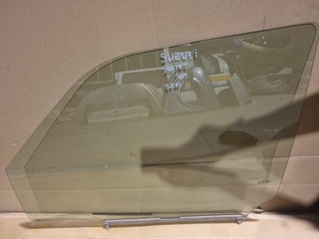 VETRO SCENDENTE ANTERIORE SINISTRO SUZUKI Swift 4° Serie (0410)