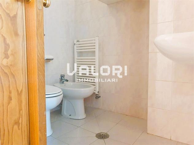 UFFICIO CON INGRESSO INDIPENDENTE E VETRINA - Foto 11
