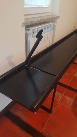 Letto legno laccato e luci incorporate in metallo con supporto e comodini
