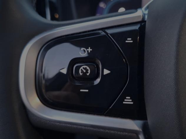 Volvo XC60 B4 197+14 CV Automatico Mild Hybrid Diesel Plus Dark - Foto 8