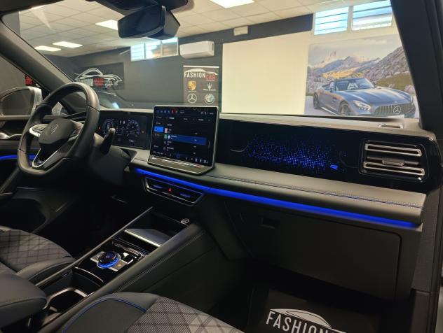 Volkswagen Tiguan 2.0 TDI 150 CV DSG R-Line - Foto 8
