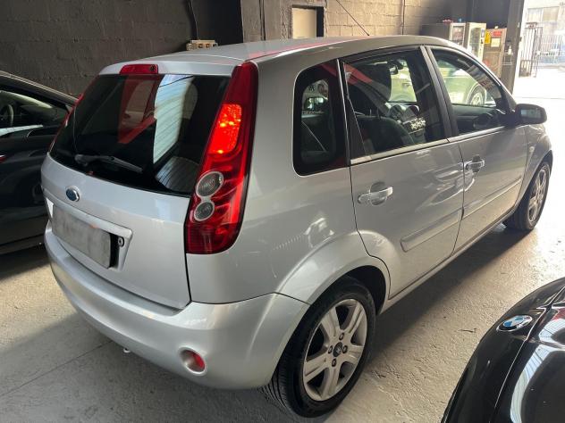 Ford Fiesta 1.2 16V 5p. Ghia - Foto 6