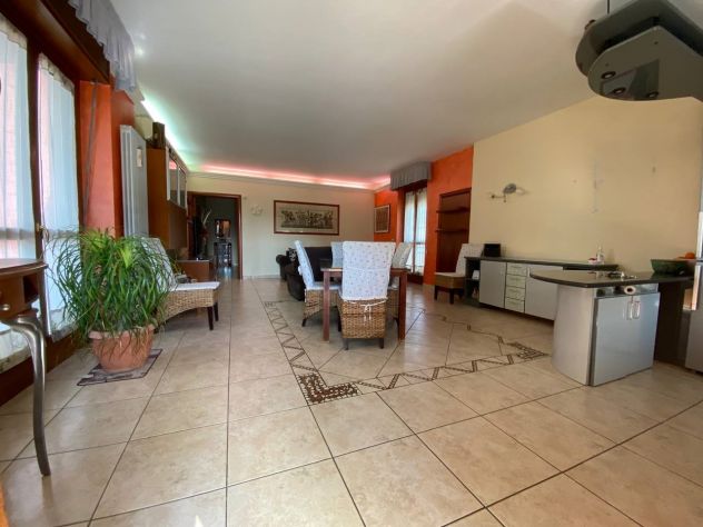 PIANO RIALZATO CON GIARDINO PRIVATO - Foto 4