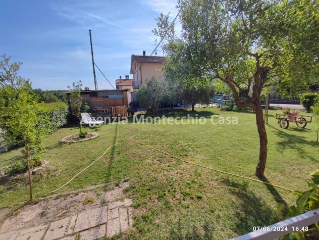Casa bifamiliare in posizione centrale con ampio scoperto esclusivo, garage e due unità abitative - Foto 3