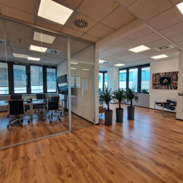 Immobile di 850 m² con più di 5 locali in affitto a Pero - Foto 12