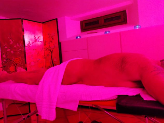Massaggiatore massaggi benessere a PRATO Tel:3715155002