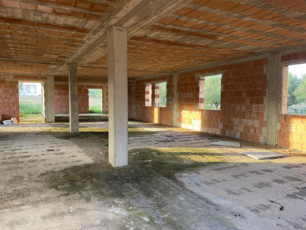 3 appartamenti di 80 mq cadauno, giardino mq 2.600 - Foto 3