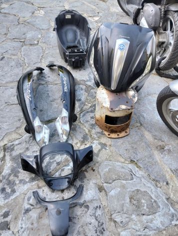 CARENE PIAGGIO BEVERLY 300 2011 2020 COME FOTO - Foto 2