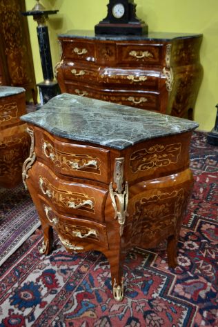 Coppia di comodini intarsiati stile Luigi XV - Foto 3