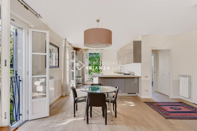BESANA IN BRIANZA: IN VENDITA ELEGANTE 3 LOCALI SU DUE LIVELLI CON GIARDINO PRIVATO - Foto 4