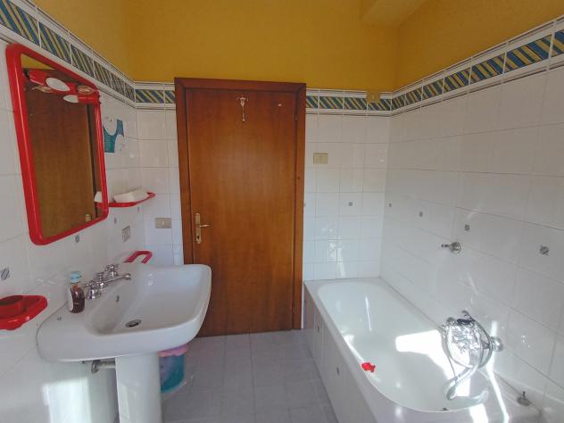 PALAZZO di 15 vani e di 300 mq (GAMBASSI TERME) rif. G 30 - Foto 9