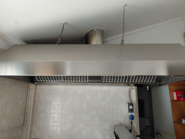 BLOCCO ATTREZZATURE CUCINA E BANCO BAR – PARI AL NUOVO - Foto 10