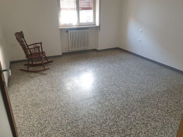 APPARTAMENTO CON INGRESSO INDIPENDENTE AL PIANO RIALZATO - Foto 8
