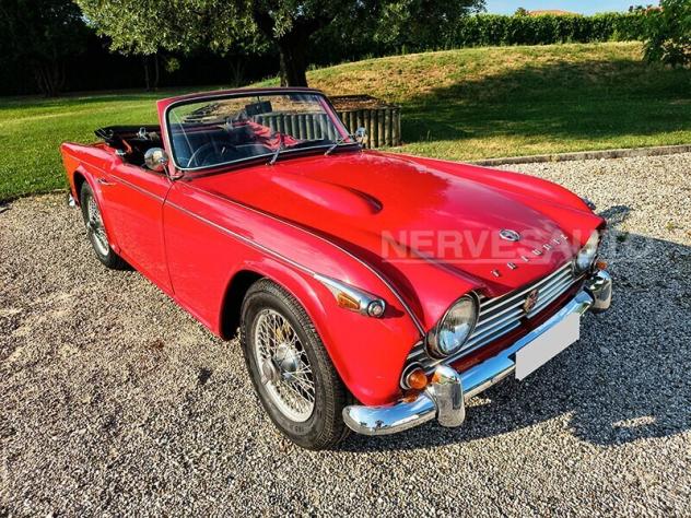 Triumph TR4 TR4A IRS Rosso Interni Pelle Nera 1966 Guida a Destra - Foto 2