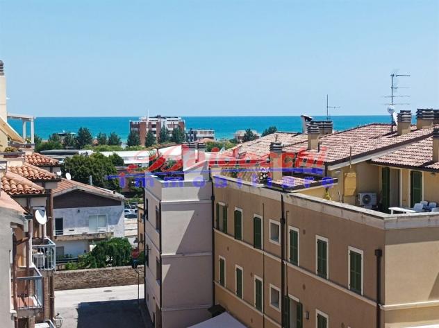 ULTIMO PIANO CENTRO STORICO VISTA MARE! - Foto 7