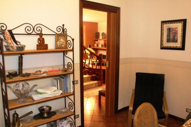Orvieto - Vendesi Villa anni '70 con corte e terreno in posizione tranquilla a pochi minuti dal centro - Foto 2