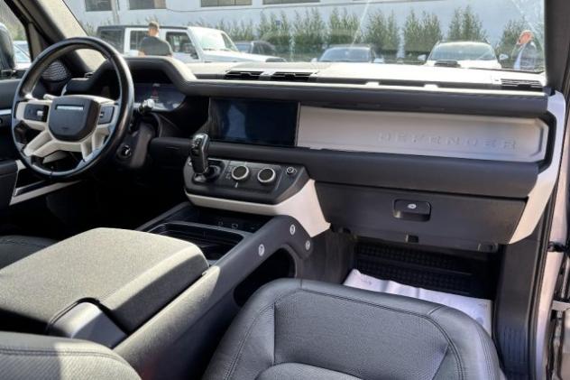 LAND ROVER Defender 110 3.0D I6 250 CV AWD Auto SE rif. 22955219 - Foto 9