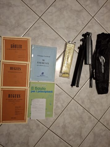 Vendo libri e leggii per flauto traverso o altri strumenti
