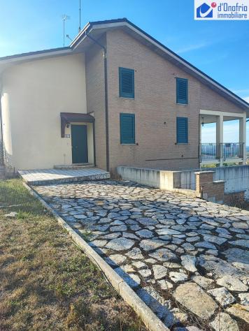 CAMPOBASSO ALLA CONTRADA SAN VITO INTERO FABBRICATO CON TERRENO CIRCOSTANTE - Foto 4