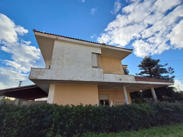 FANUSA:VILLA QUADRIVANI+DOPPI SERVIZI SU DUE LIVELLI A POCHI PASSI DAL MARE - Foto 10