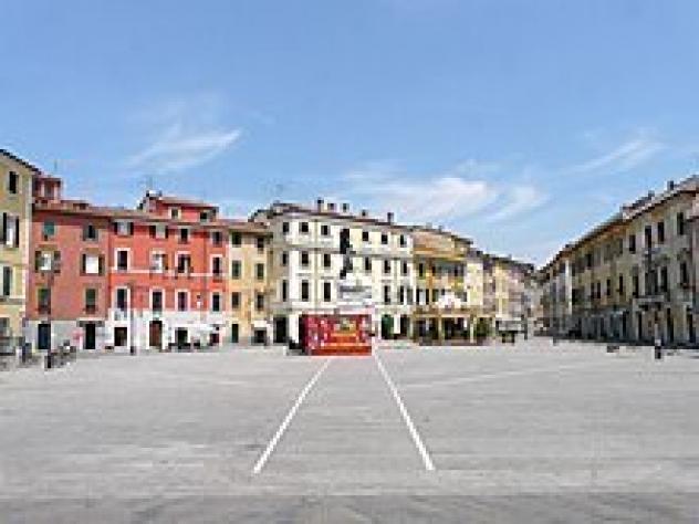 Magazzino in vendita a Sarzana