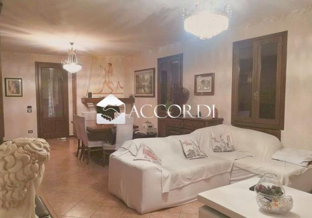 CASA INDIPENDENTE di 7 vani e di 300 mq (FOLLINA) rif. RB58_5 - Foto 6