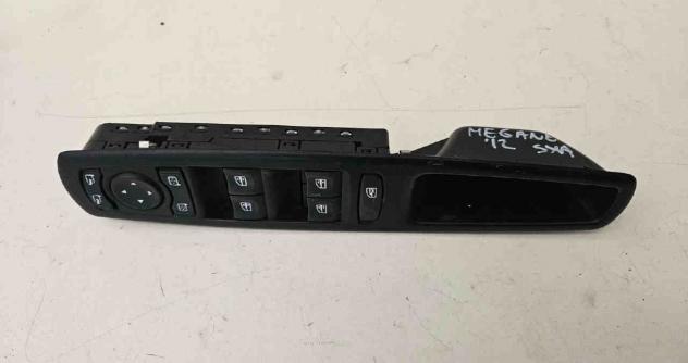 PULSANTIERA ANTERIORE SINISTRA RENAULT Megane III (0816)