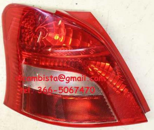 Toyota Yaris anno 2005 faro posteriore sinistro