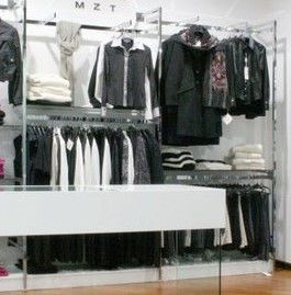 Bancone negozio + attrezzatura appesi e piegati - Foto 3
