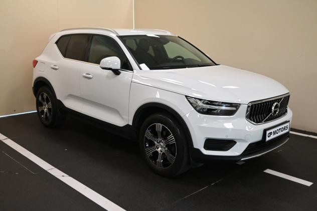 VOLVO XC40 (2017--) XC40 T2 Geartronic Momentum Pro