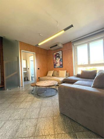 VAC0205 - CORREGGIO "DUPLEX" COMMERCIALE A DUE PASSI DAL CENTRO!!! - Foto 4