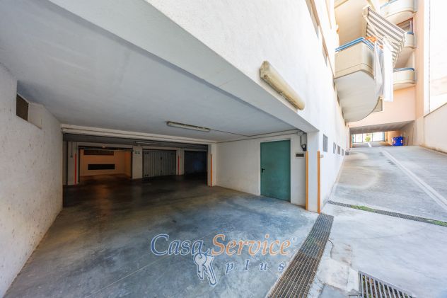 Ampio appartamento con vista mare e box auto - Foto 10
