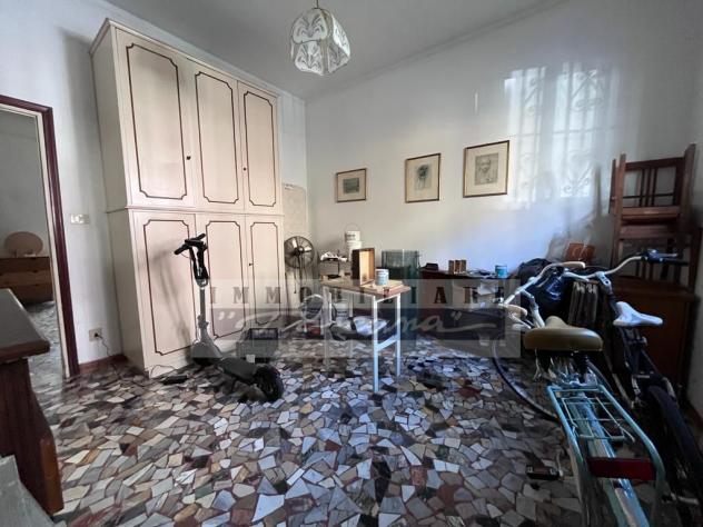 CASA INDIPENDENTE di 10 vani e di 192 mq (VIAREGGIO - Viareggio) rif. A732 - Foto 4