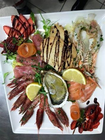 RISTORANTE CON MURI ED ABITAZIONE AD AVOLA SR