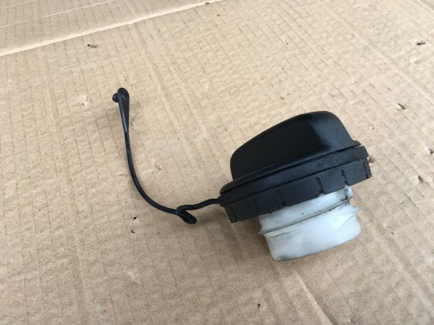 Tappo Serbatoio Gasolio / Combustibile Toyota YARIS D4D anno 2010 - Foto 2