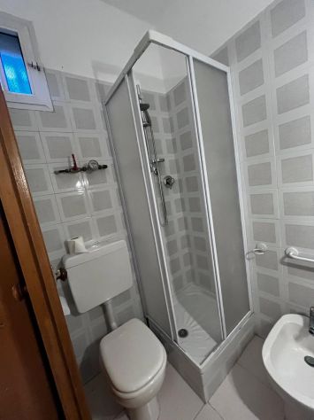 FRONTE MARE LOCALE CON BAGNO - Foto 5
