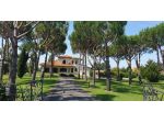 VILLA di 15 vani e di 600 mq (PIETRASANTA) rif. 695/VE