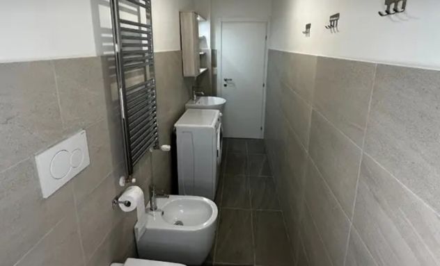 Camera con balcone e cabina armadio