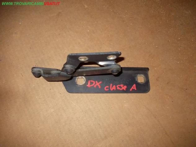 CERNIERA D.COFANO ANT. BLU MET MERCEDES Classe A (W168) Carrozzeria Lamierati esterni Cofano Cerniera cofano MERCEDES - Classe A - 01-05-2001 - 0